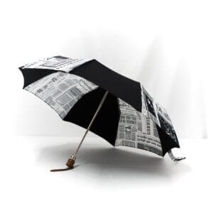 Parapluie pliant femme imprimé journal noir
